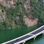 S-a realizat în China: Autostradă de 10 km construită deasupra apei… Cât a costat impresionantul proiect? Galerie foto